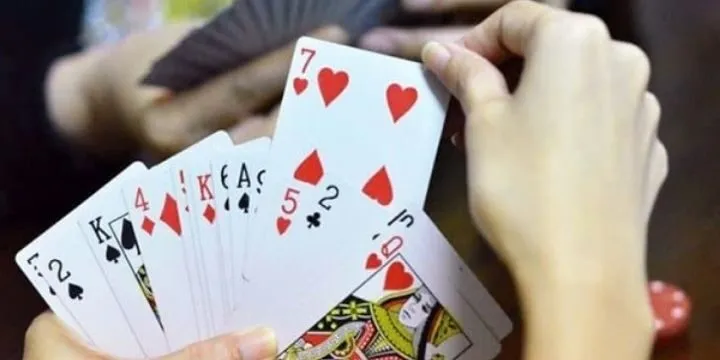 Mẹo đánh bài hiệu quả khi giá trị bài thấp
